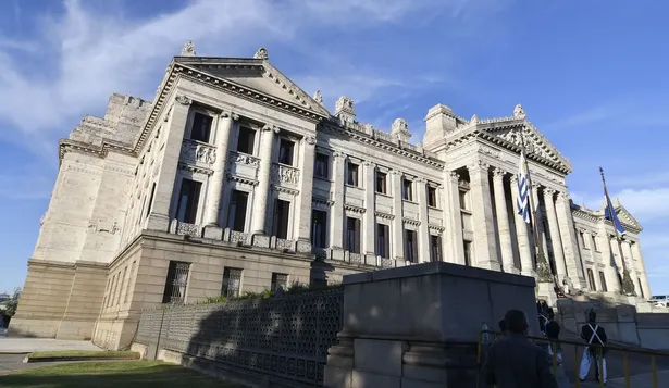 Fachada del Palacio Legislativo, Montevideo