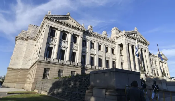 Fachada del Palacio Legislativo, Montevideo. Archivo