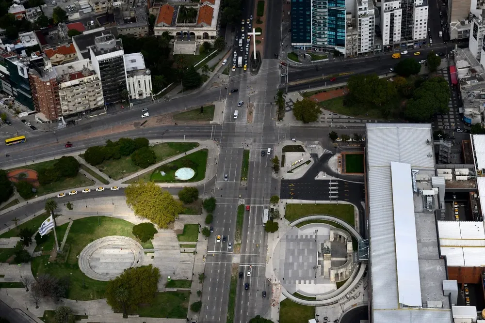 Vista aérea de la Plaza de la Bandera, sobre Tres Cruces