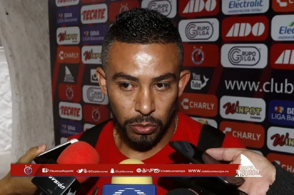 Arévalo Ríos con los colores de Tiburones de Veracruz