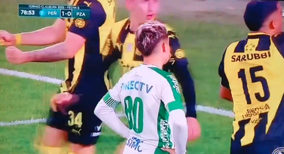 Los proyectiles que tiraron desde la hinchada de Peñarol a la cancha&nbsp;