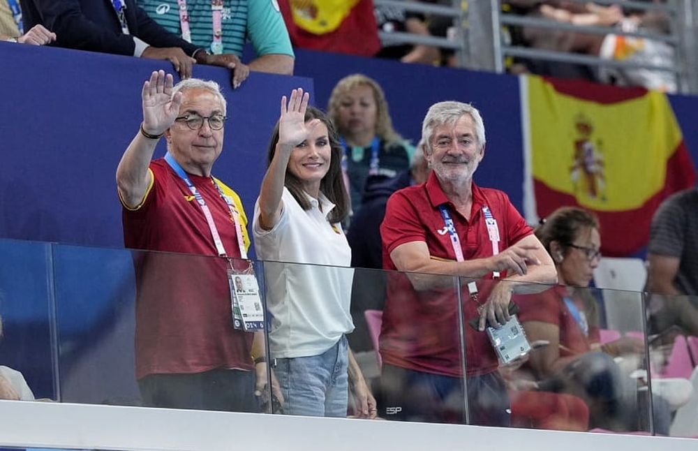 La reina Letizia alienta a la selección masculina de waterpolo