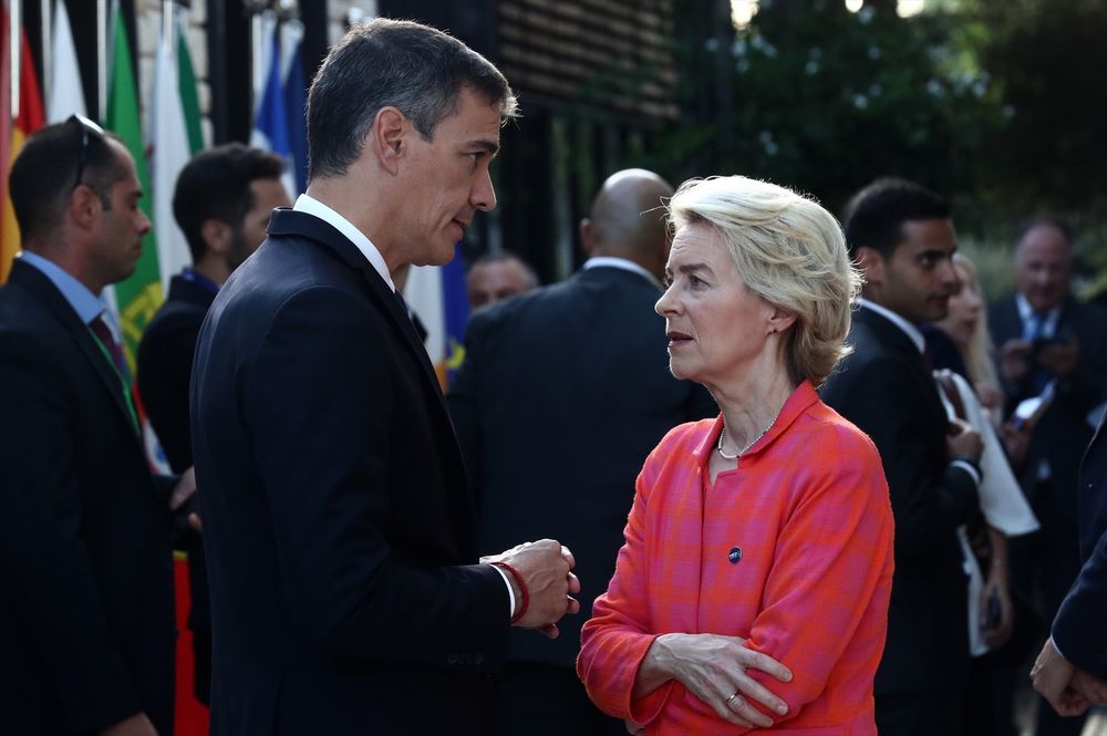 El presidente de España, Pedro Sánchez y la presidenta de la Comisión Europea, Ursula Von der Leyen. (Archivo - EP)
