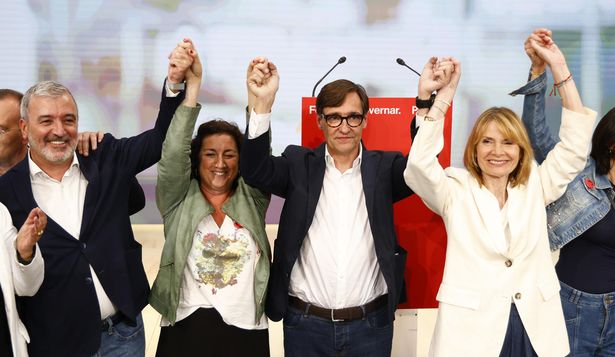 El candidato a la presidencia de la Generalitat por El PSC, Salvador Illa, comparece ante los medios para valorar los resultados electorales,