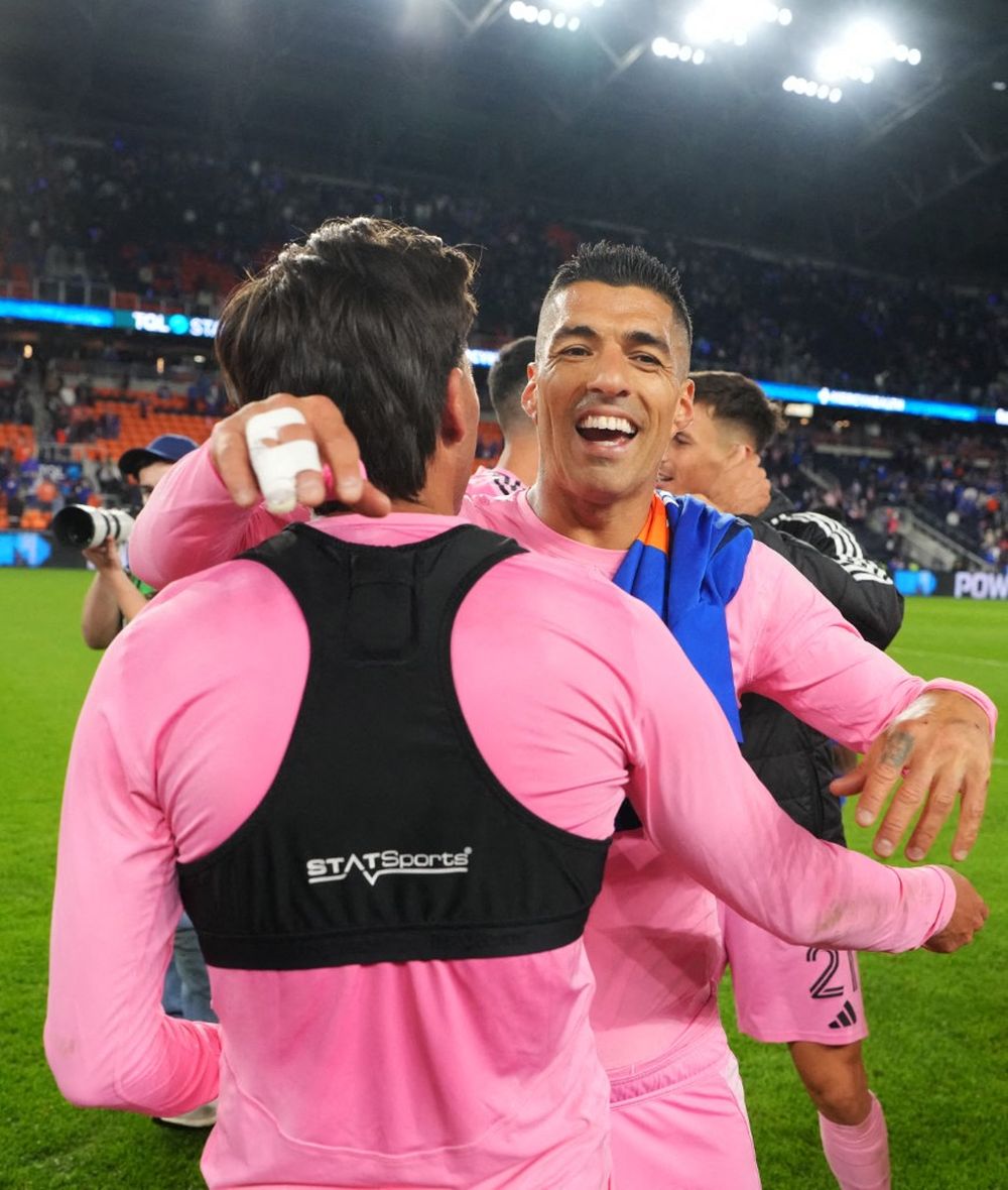 Luis Suárez y Telasco Segovia tras el triunfo 4-0 ante Cincinatti