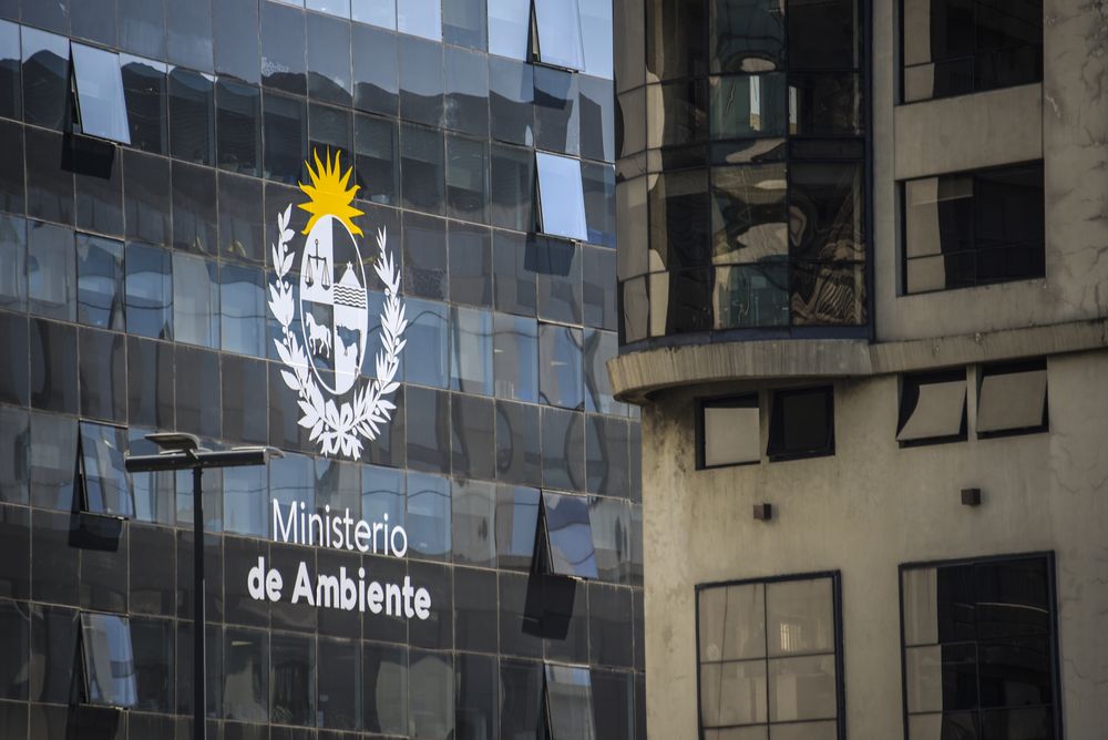 20240918 Ministerio de Ambiente, logo, fachada.