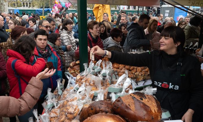 Renfe Cercanías Bilbao reforzará el servicio este domingo para facilitar la asistencia al Mercado de Santo Tomás