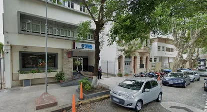 La Comisaría Vecinal 12 C de la Policía de la Ciudad, en el barrio de Villa Urquiza, donde dos personas se fugaron y son buscados intensamente