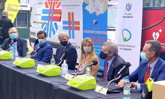 Asociación Española y Española Móvil realizaron importante donación para plazas de deportes