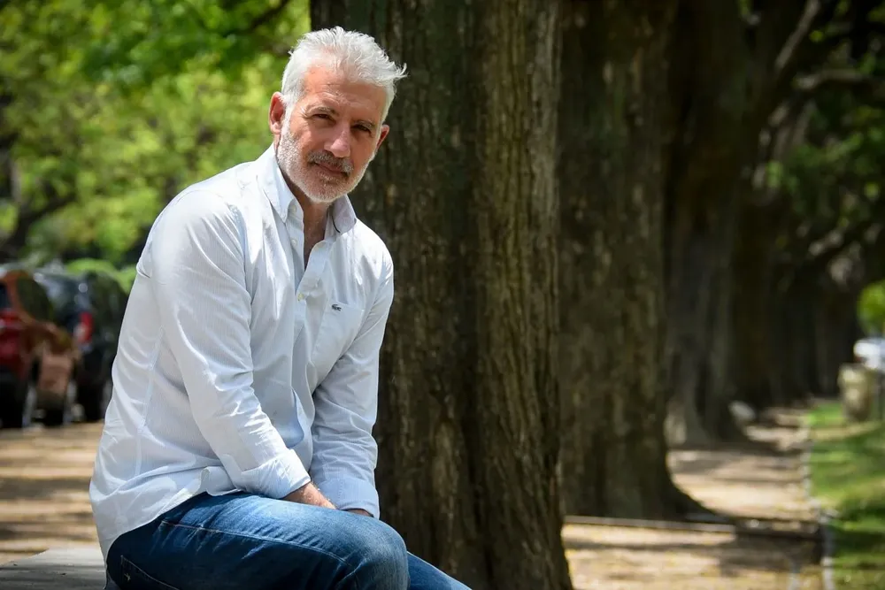 Gabriel Peluffo, cantante de Buitres y director de Inmunizaciones del MSP, en el video publicado por la cartera