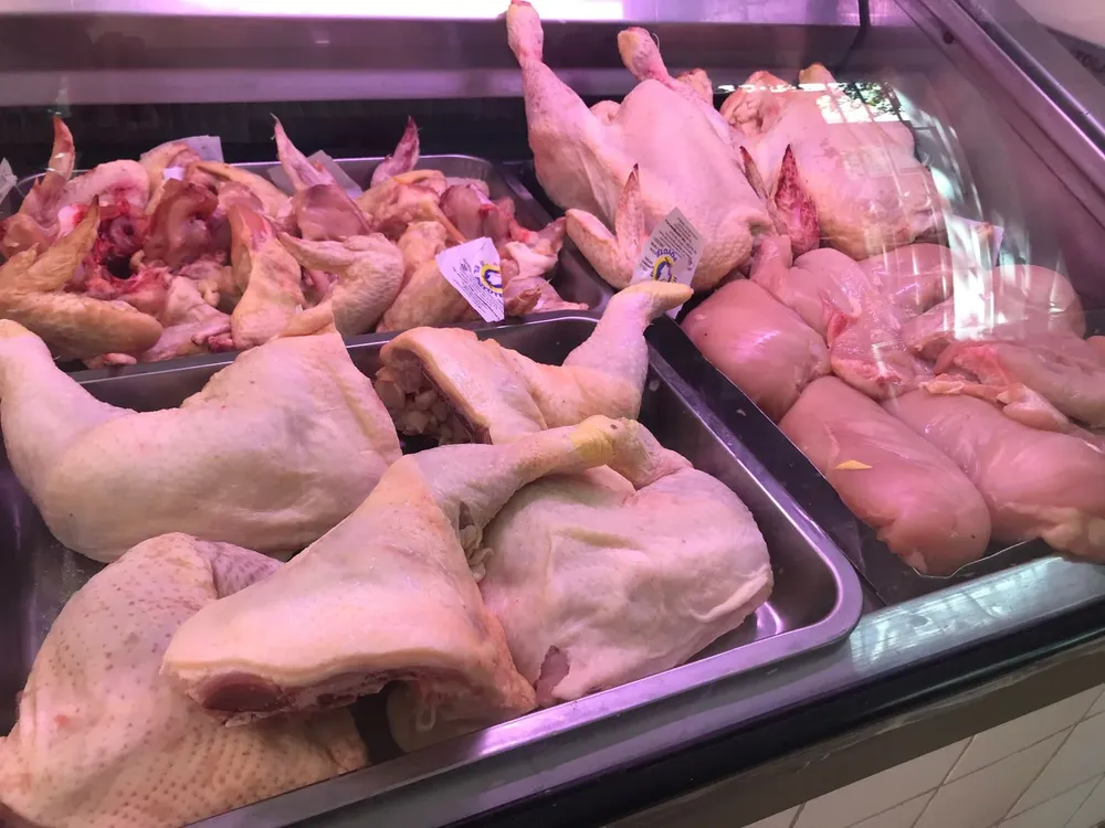 La producción de pollo nacional ha bajado.