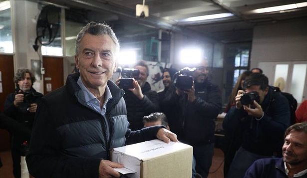Mauricio Macri votó en el colegio Lenguas Vivas.