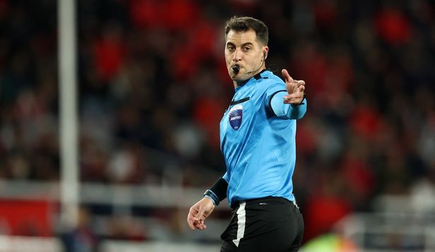 Gustavo Tejera en Avellaneda, en el partido Independiente vs U de Chile