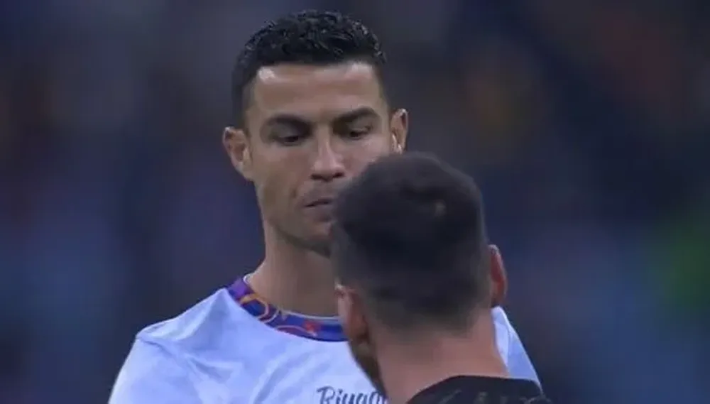 El breve saludo de Cristiano y Messi