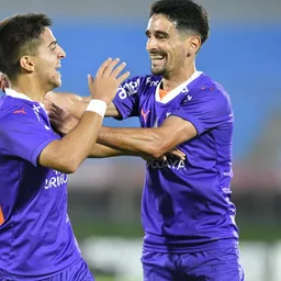 Xavier Biscayzacú celebra su gol para Defensor Sporting ante Boston River que lo depositó en otra final de la Copa AUF Uruguay