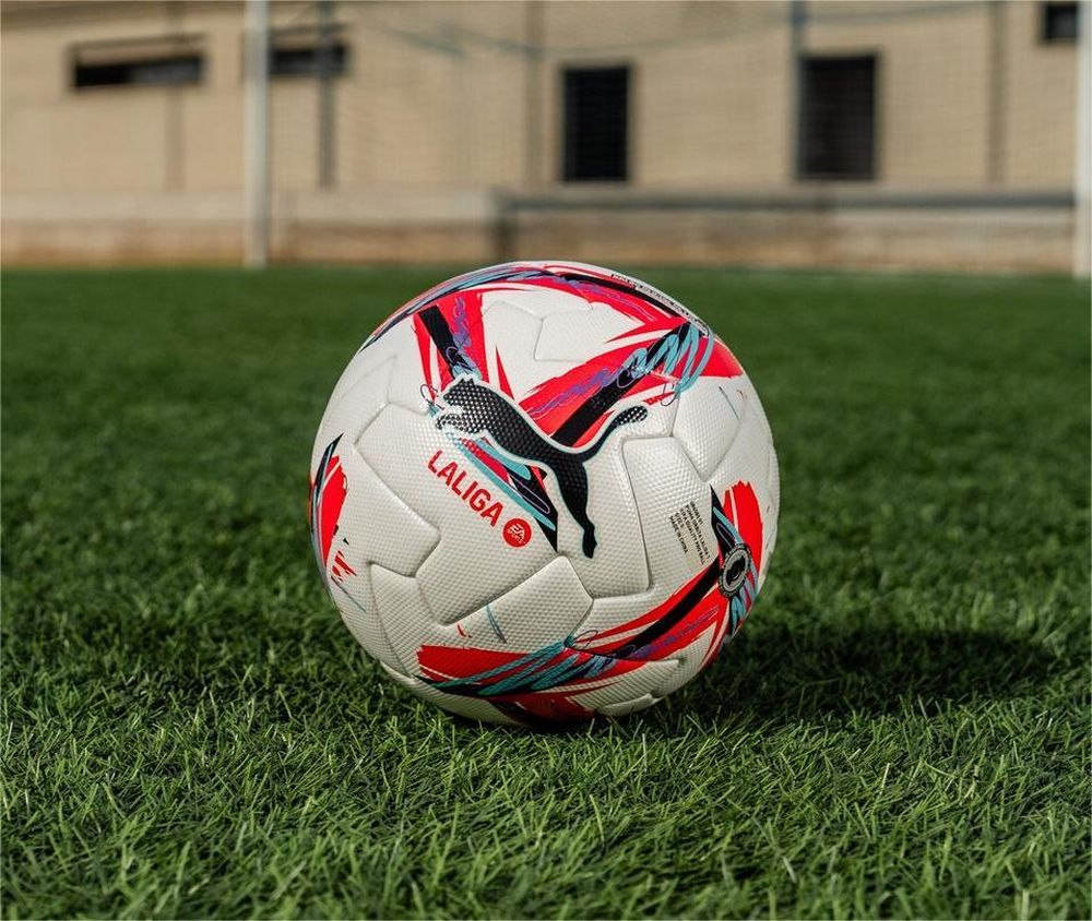 LaLiga española presenta el balón oficial.