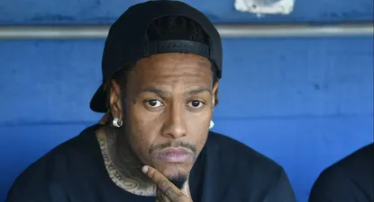 Abel Hernández lo mira desde afuera