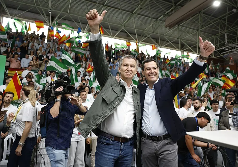 Alberto Núñez Feijóo y Juanma Moreno, en Andalucía.