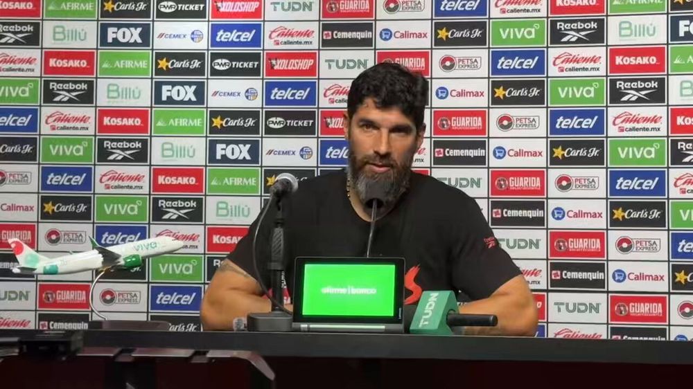 El Loco Abreu fue consultado por el interés de Nacional en la conferencia de prensa