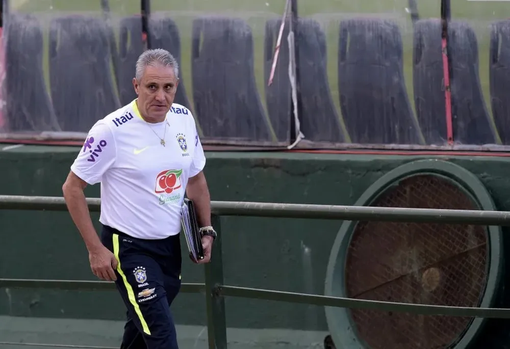 El entrenador de Brasil llegando al Estadio Centenario