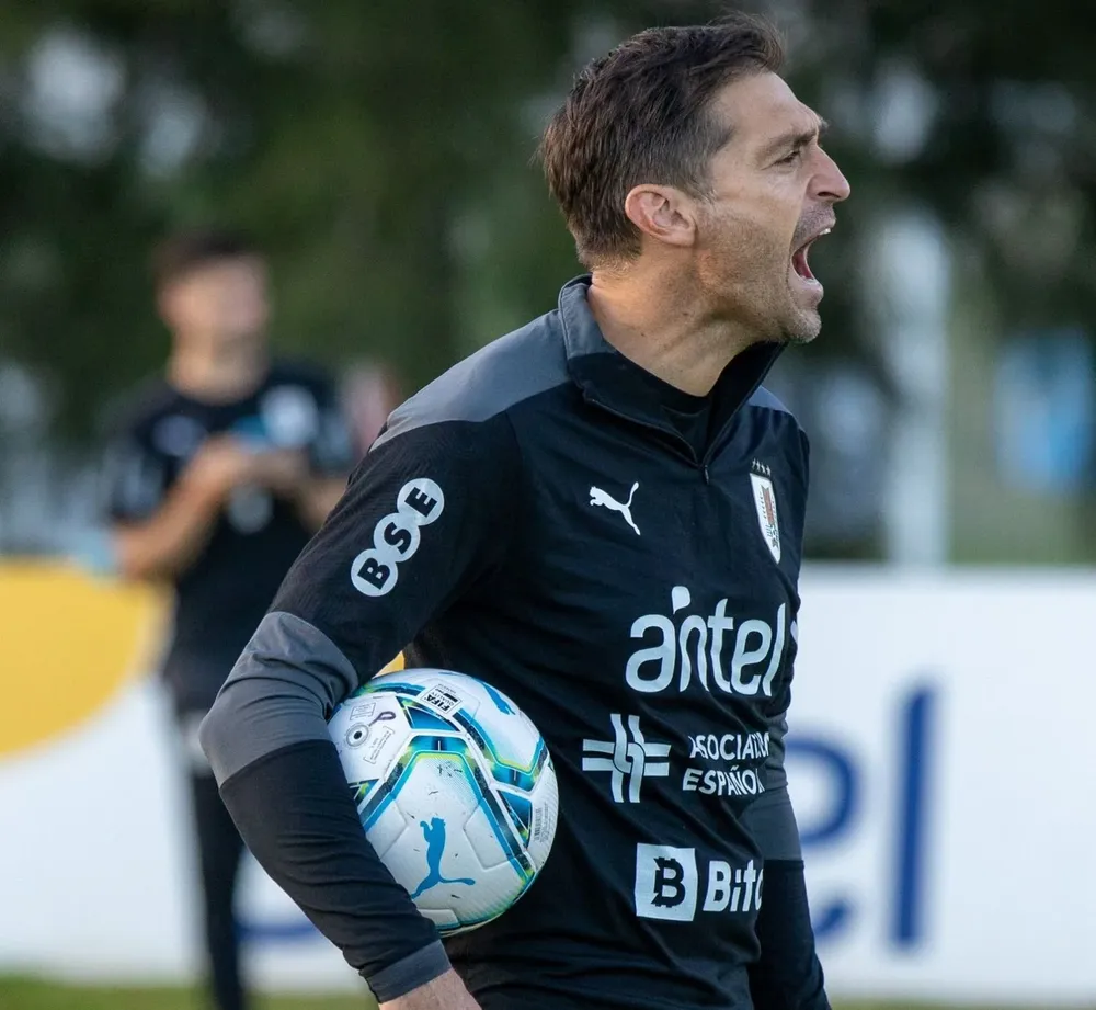 Diego Alonso, entrenador de Uruguay