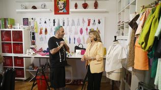 La delegada de Economía, Innovación y Hacienda, Engracia Hidalgo, ha visitado esta mañana el atelier´de Maison Mesa, una de la firmas que participarán en la Semana de la Moda de Madrid&nbsp;