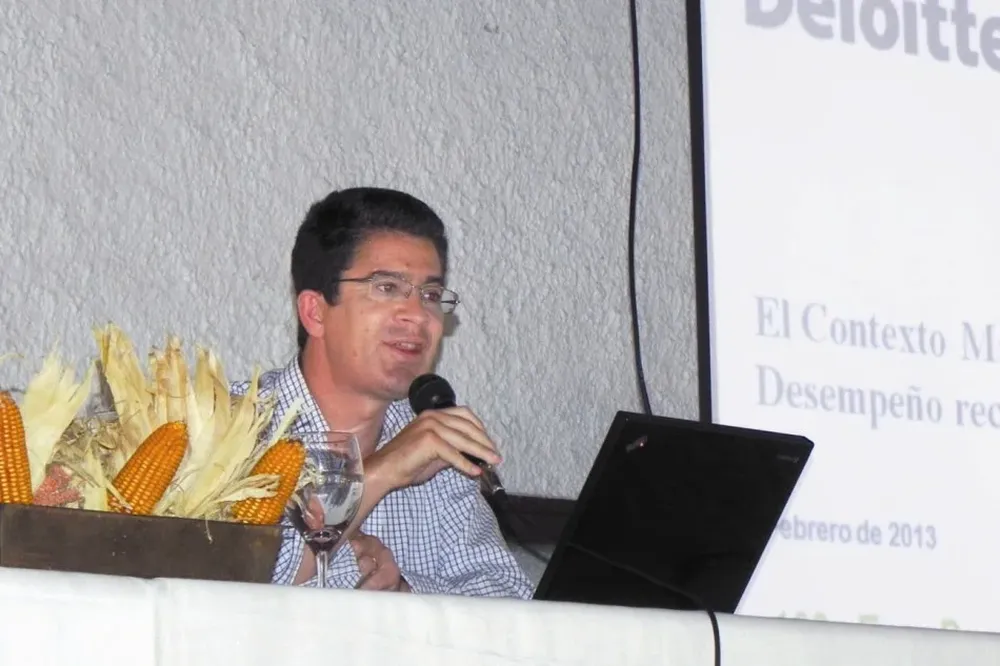 Rosselli habló de tributación