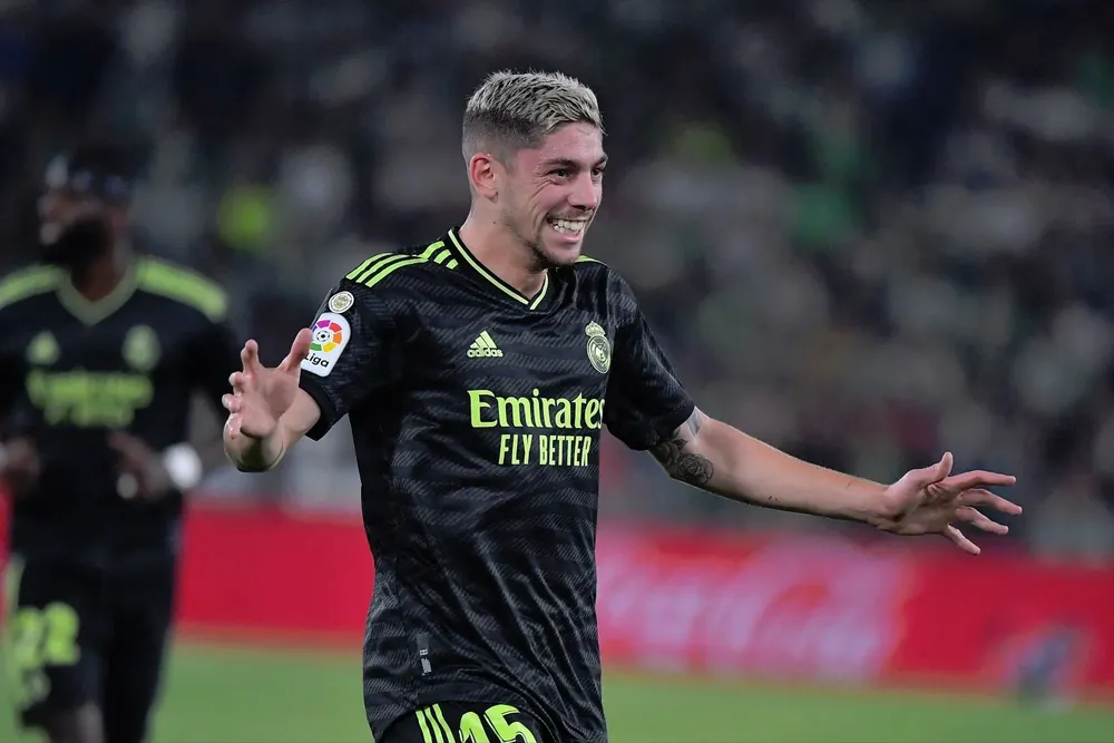 Valverde festeja su golazo para Rea,l Madrid ante Elche