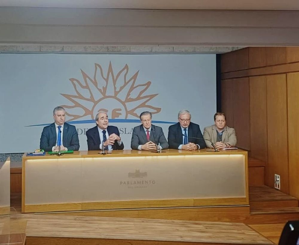 Conferencia de la oposición por el tema Jutep