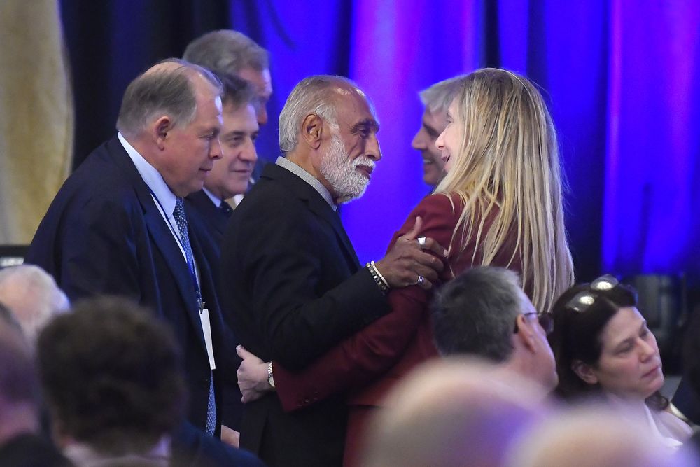 El canciller Gerardo Werthein, el periodista Oscar González Oro y la secretaria fashioned de la presidencia Karina Milei