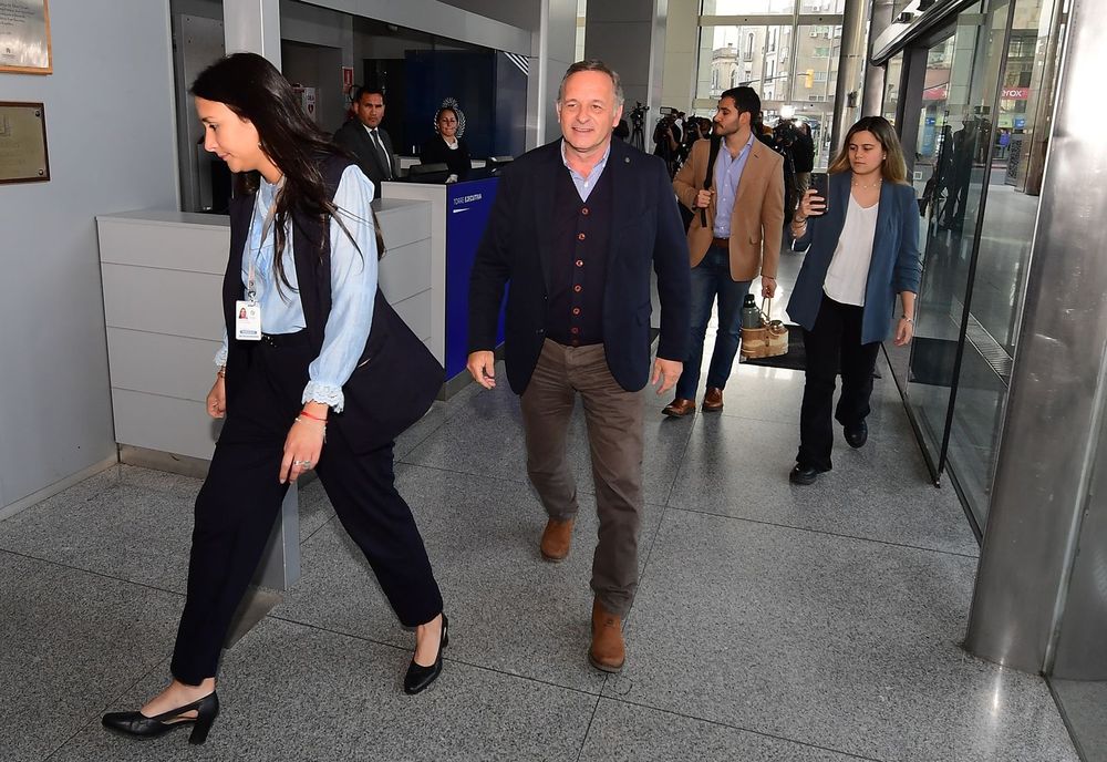 Álvaro Delgado llegando a Torre Ejecutiva