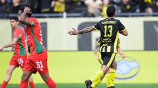 Eduardo Darias celebra su gol contra Boston River