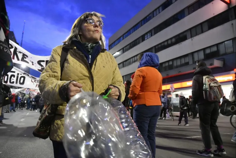 Marcha de la Coordinadora Popular y Solidaria en Avenida 18 de Julio