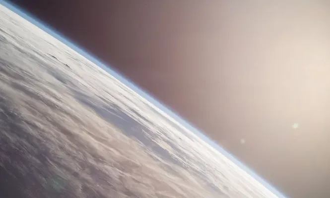 En el afelio la Tierra se encuentra cinco millones de km más lejos del Sol que en el perihelio.