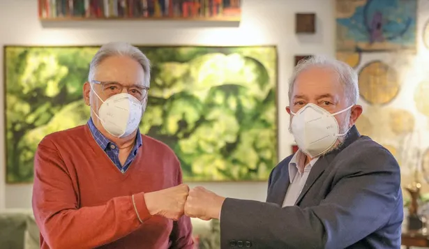 A la izq. el expresidente centrista Cardoso y a la dcha, el expresidente izquierdista Lula