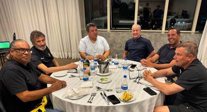 Jair, Walter Indio Olivera, Jorge Barrera, Juan Pedro Damiani, Ignacio Ruglio y Diego Aguirre en la cena de Río de Janeiro