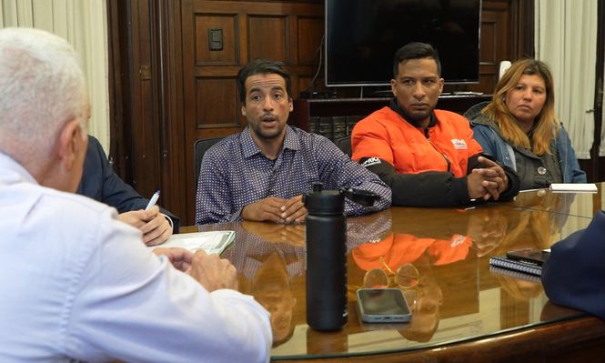 Los representantes de la unión de trabajadores en la reunión con el ministro Negro