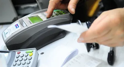 Desde ayer es obligatorio el pago de sueldos, jubilaciones y honorarios por medios electrónicos