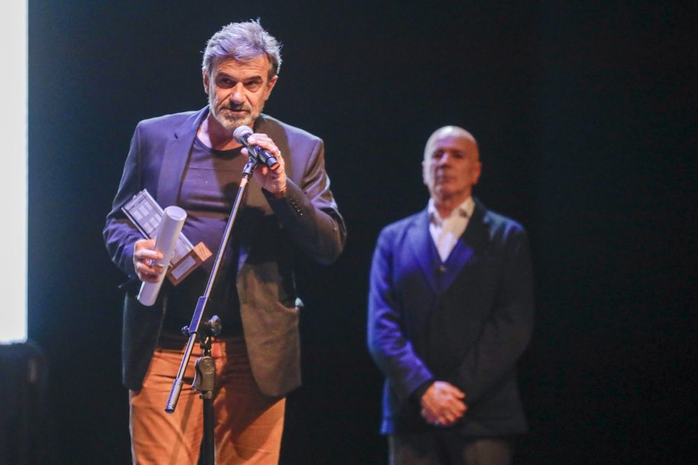 El Centro Ana Frank reconoció al actor Ricardo Darín por su participación en la película "Argentina, 1985" en su divulgación del histórico Juicio a las Juntas Militares. Lo recibió un amigo y colega que agradeció el reconocimiento de la comunidad El Centro Ana Frank reconoció al actor Ricardo Darín por su participación en la película "Argentina, 1985" en su divulgación del histórico Juicio a las Juntas Militares. Lo recibió un amigo y colega que agradeció el reconocimiento de la comunidad