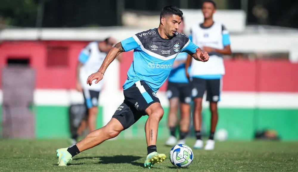 Suárez hizo un golazo en la práctica de Gremio