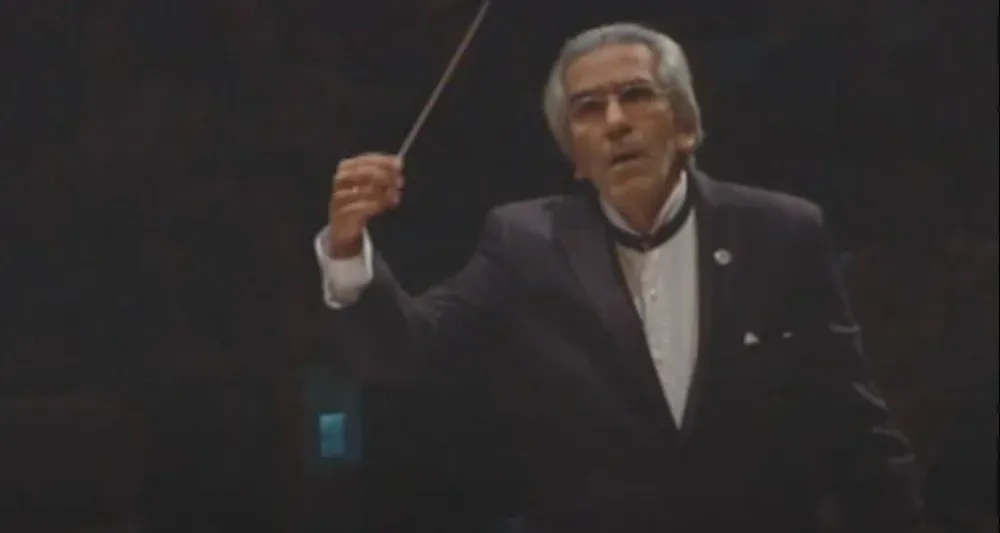 El director musical José Carli durante una actuación