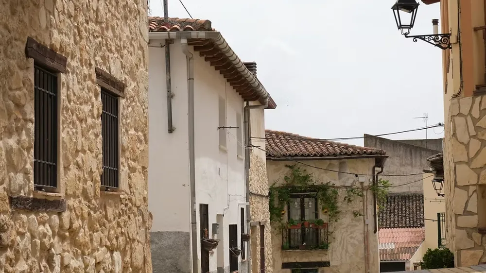 El pueblo de España que busca habitantes: paga hasta 9000 euros y ofrece chances para extranjeros. (Turismo Arbancón)