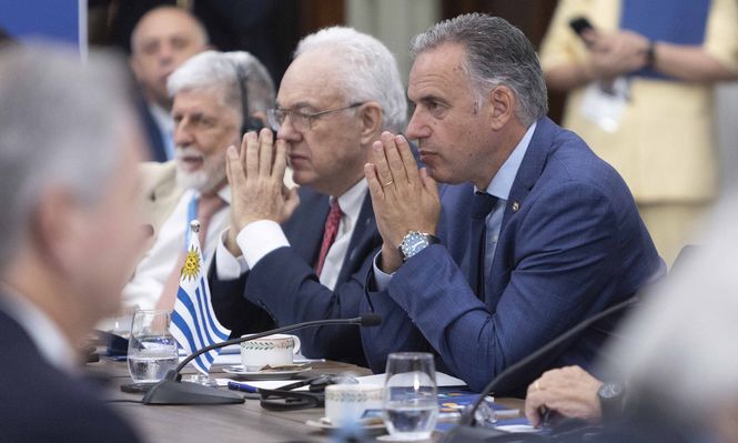 Yamandú Orsi y Mario Lubetkin en la Cumbre del Mercosur en Brasil. Archivo
