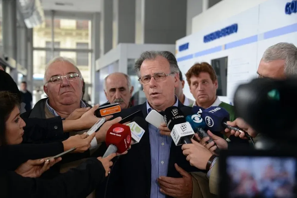 Dirigentes lecheros a su salida de Torre Ejecutiva el pasado viernes