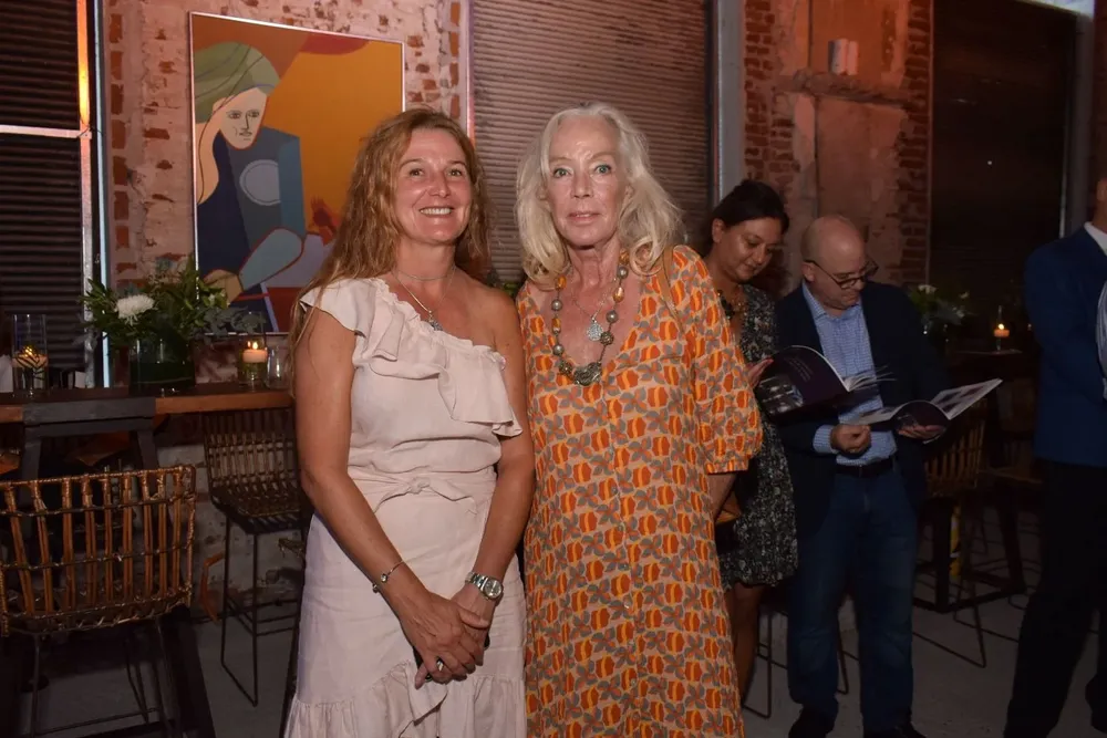 María Dezuliani y Annette Paez Vilaro