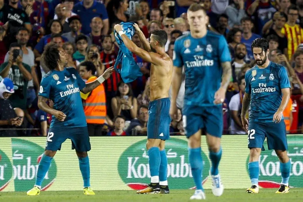Ronaldo se sacó la camiseta en su gol y le mostraron la amarilla, luego se fue expulsado.