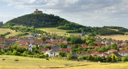el pueblo de alemania que busca urgente nuevos habitantes para no morir: que beneficios ofrece