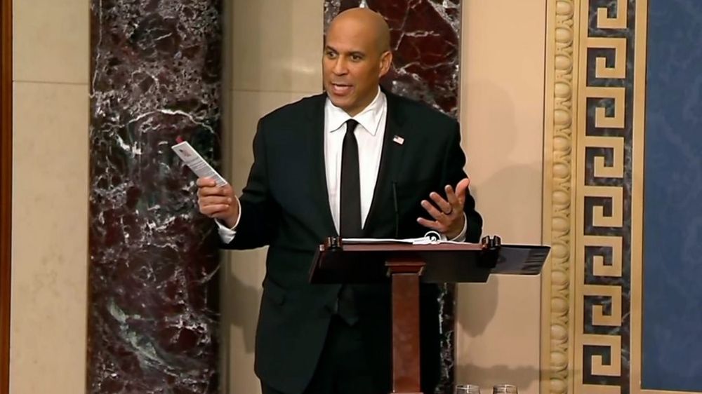 El senador demócrata, Cory Booker, habló por más de 25 horas seguidas en el Senado.