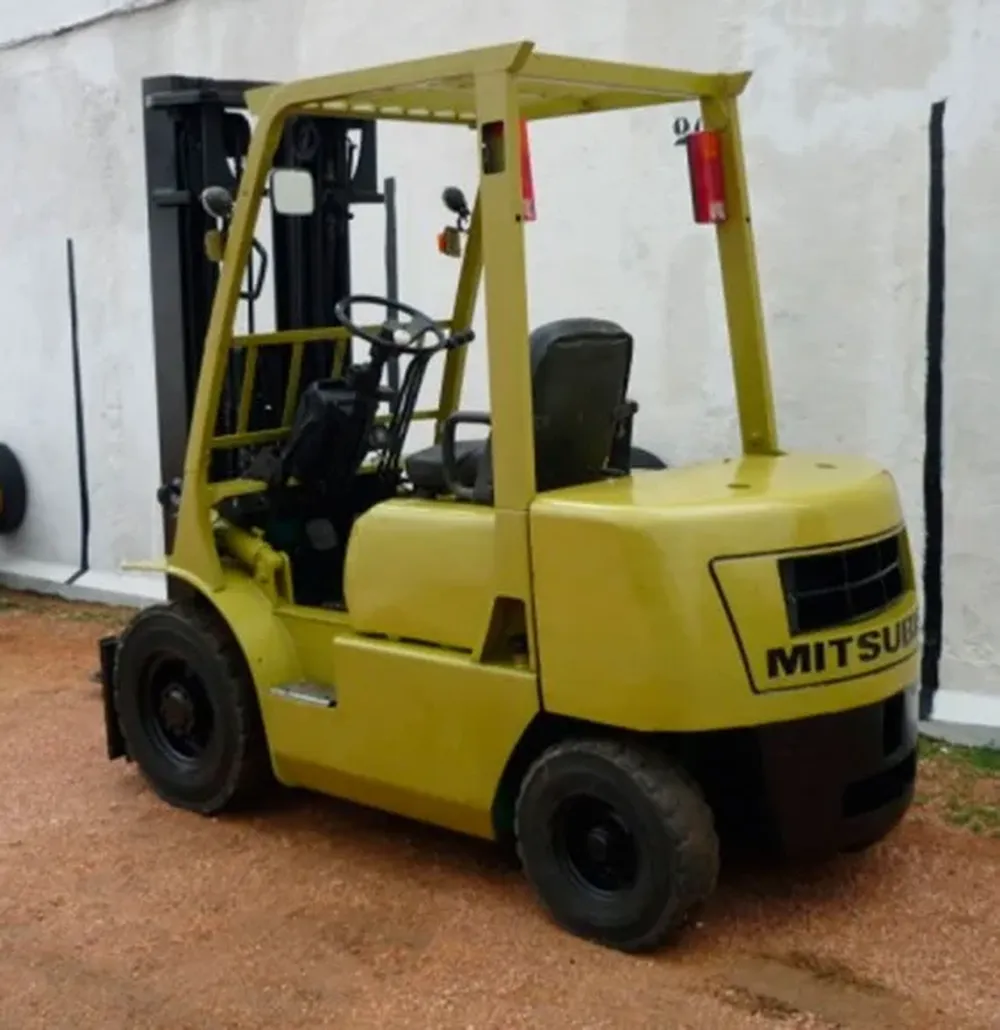 Autoelevador Mitsubishi, con motor diesel, rodado neumático, del año 1998.