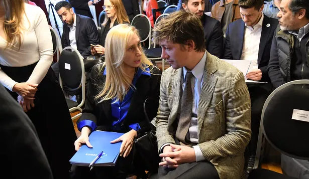 Se terminó la tregua entre Karina Milei y Santiago Caputo por la denuncia de Sebastián Pareja contra tuiteros